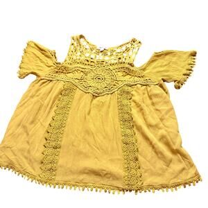 Skylar and Jade Size M Crochet Embelleshed Cold Shoulder Short Sleeve‎